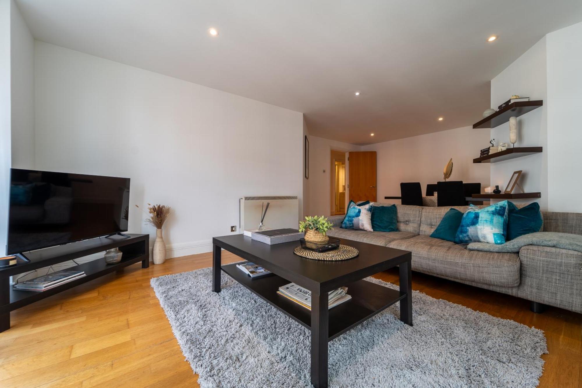 2br Flat With Parking In * Londra