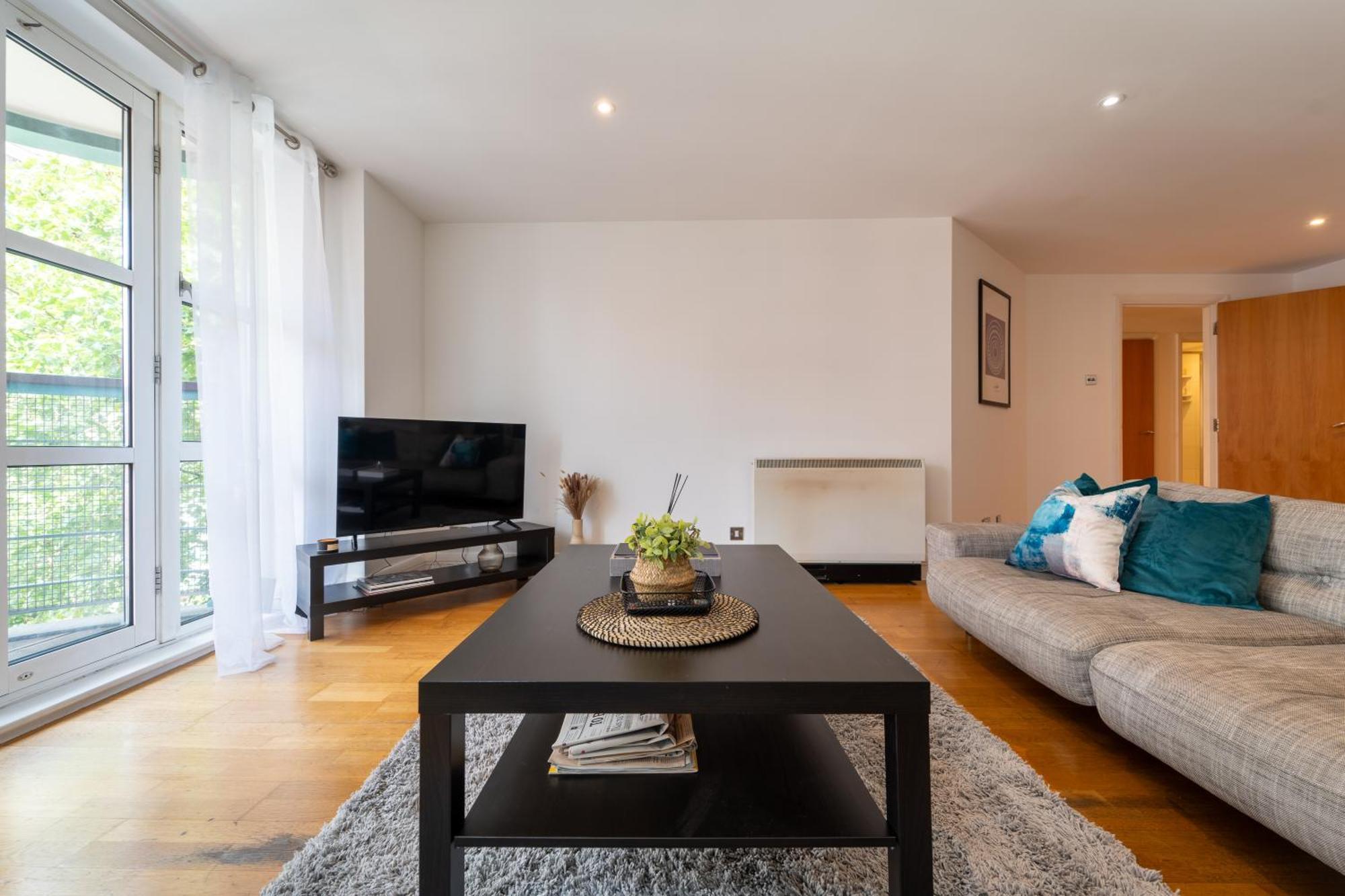 2br Flat With Parking In * Londra