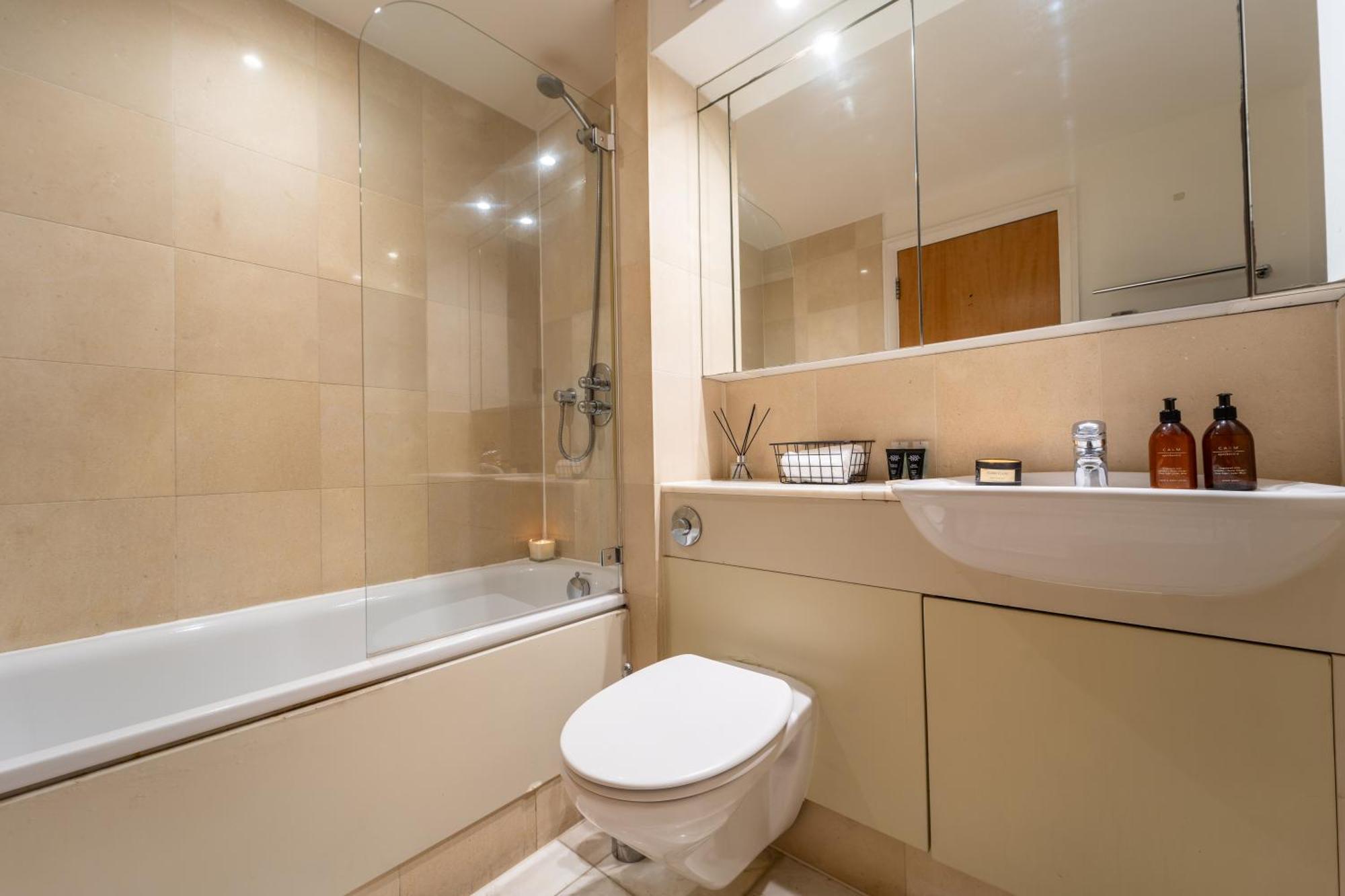 2br Flat With Parking In * Londra