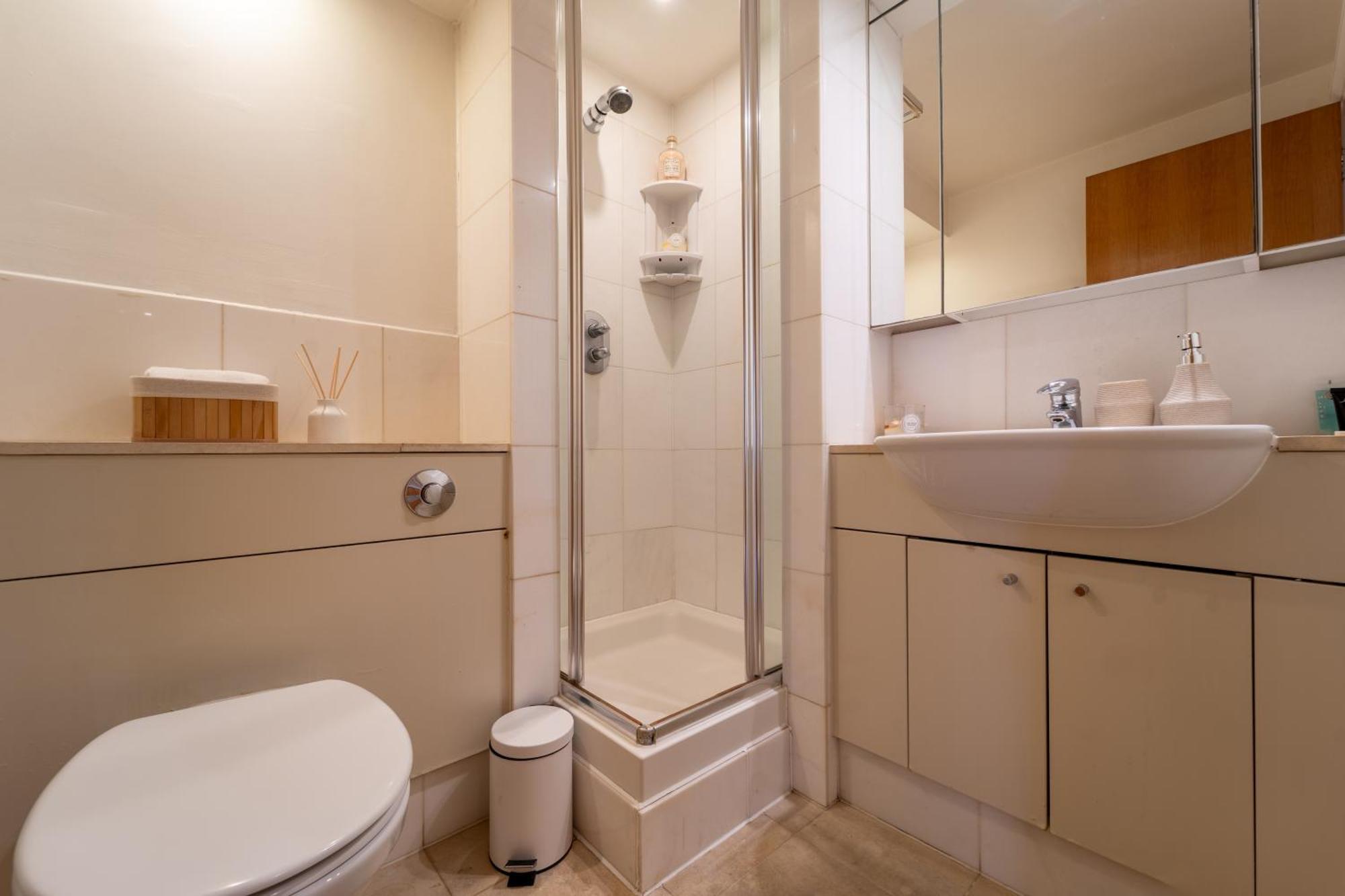 Appartamento 2br Flat With Parking In *