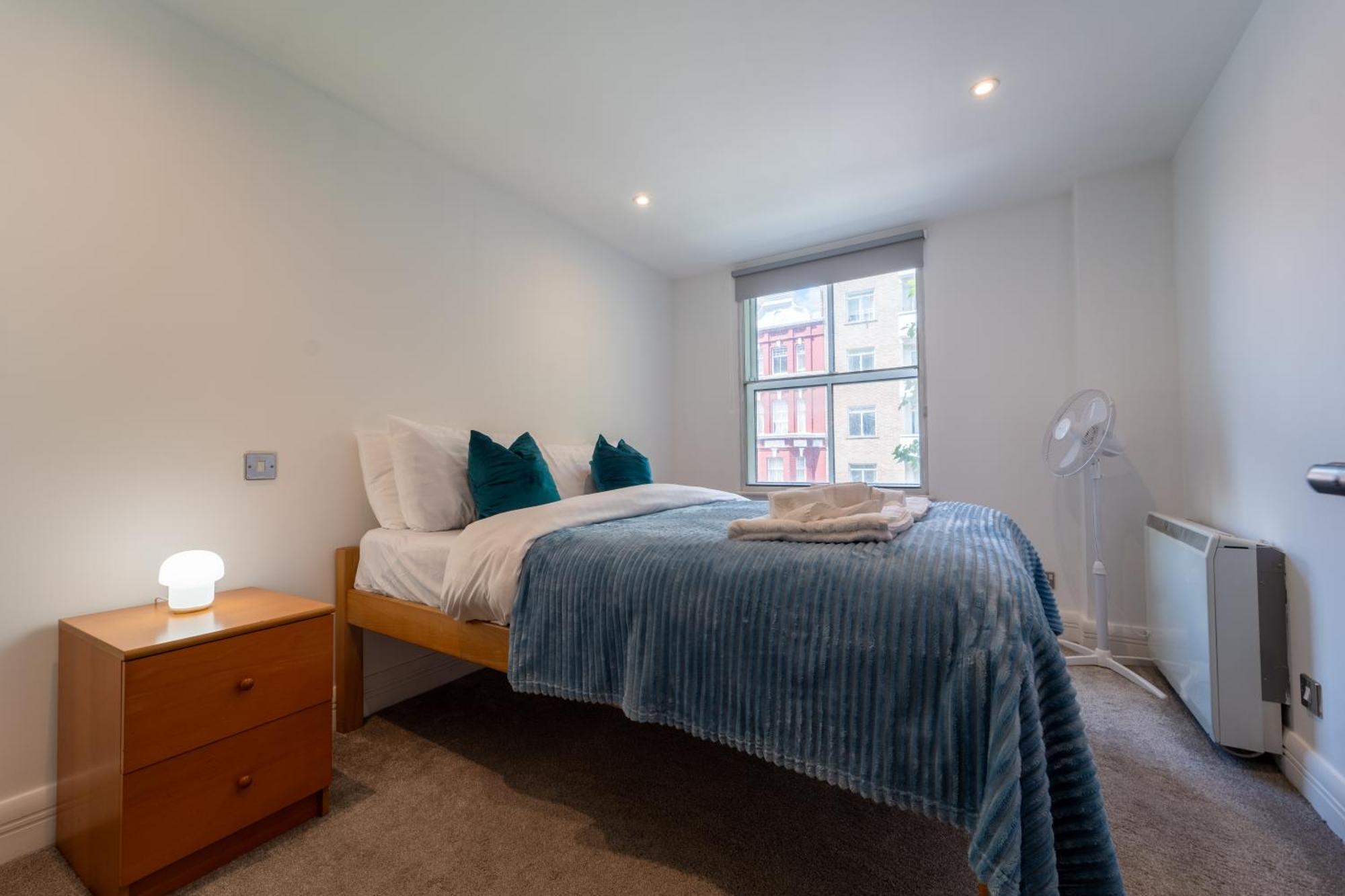 2br Flat With Parking In Londra