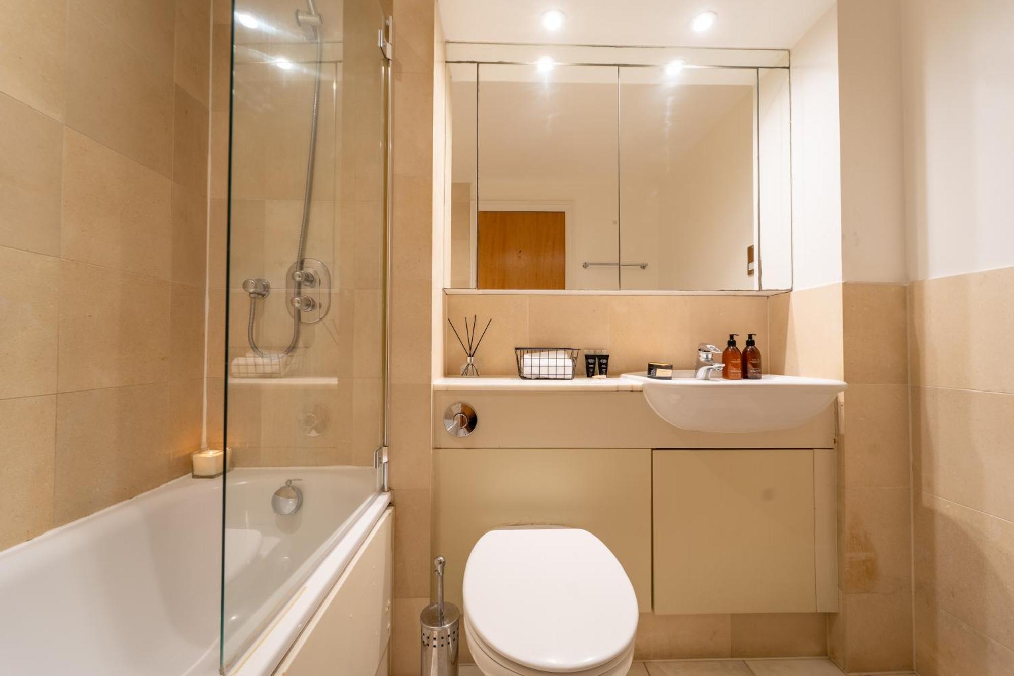 Appartamento 2br Flat With Parking In *